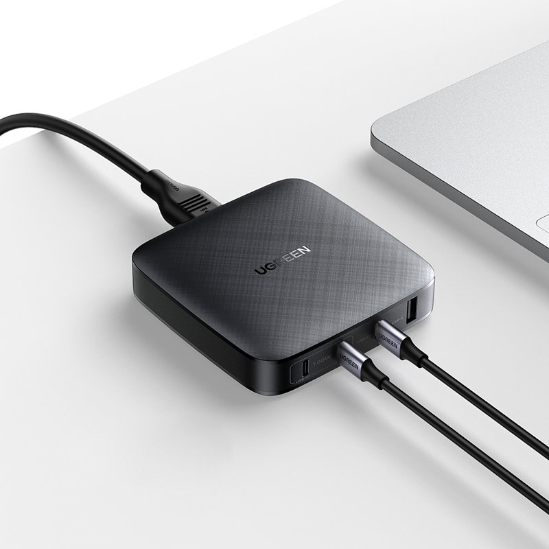 UGREEN Ugreen 100W PD Reseladdare 3x USB-C / 1x USB-A Svart